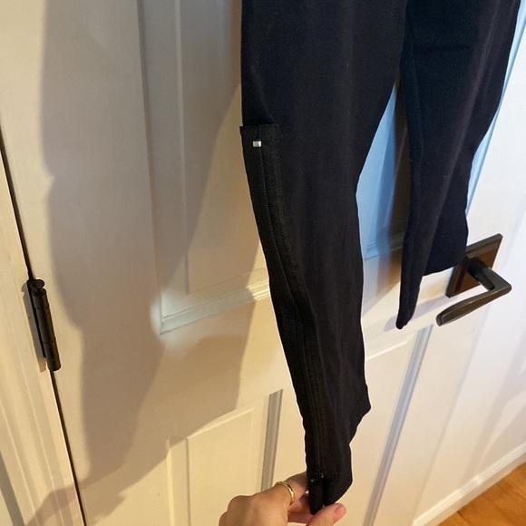 Bluefish cropped black leggings with side zippers. Size 3 - Picture 4 of 5